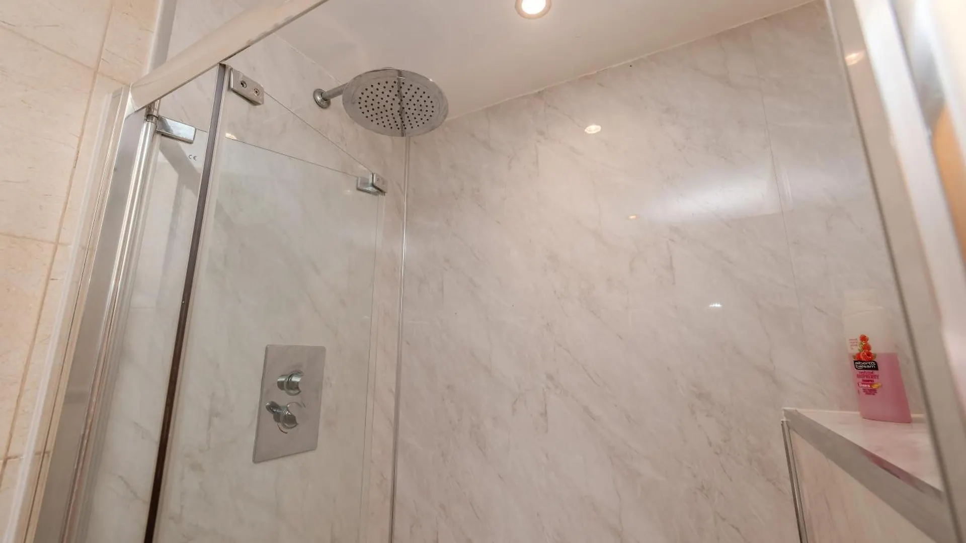 Central Brighton 2Bedroom 1 Bathroom Flat Next To Brighton Beach 0*,  Reino Unido